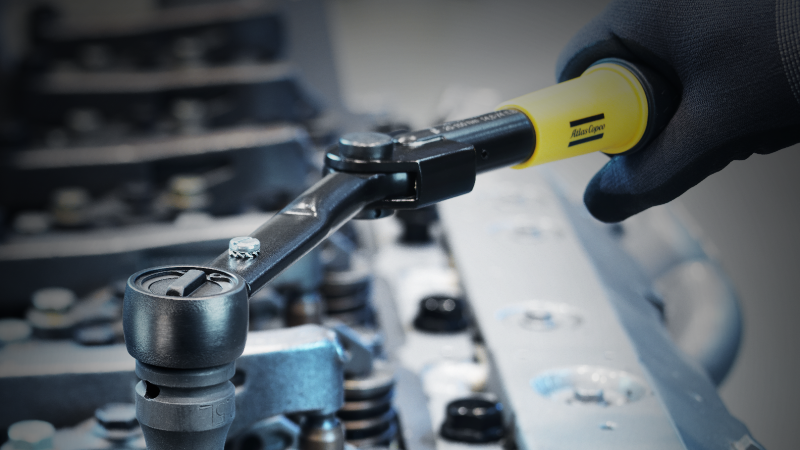 Manual torque wrenches